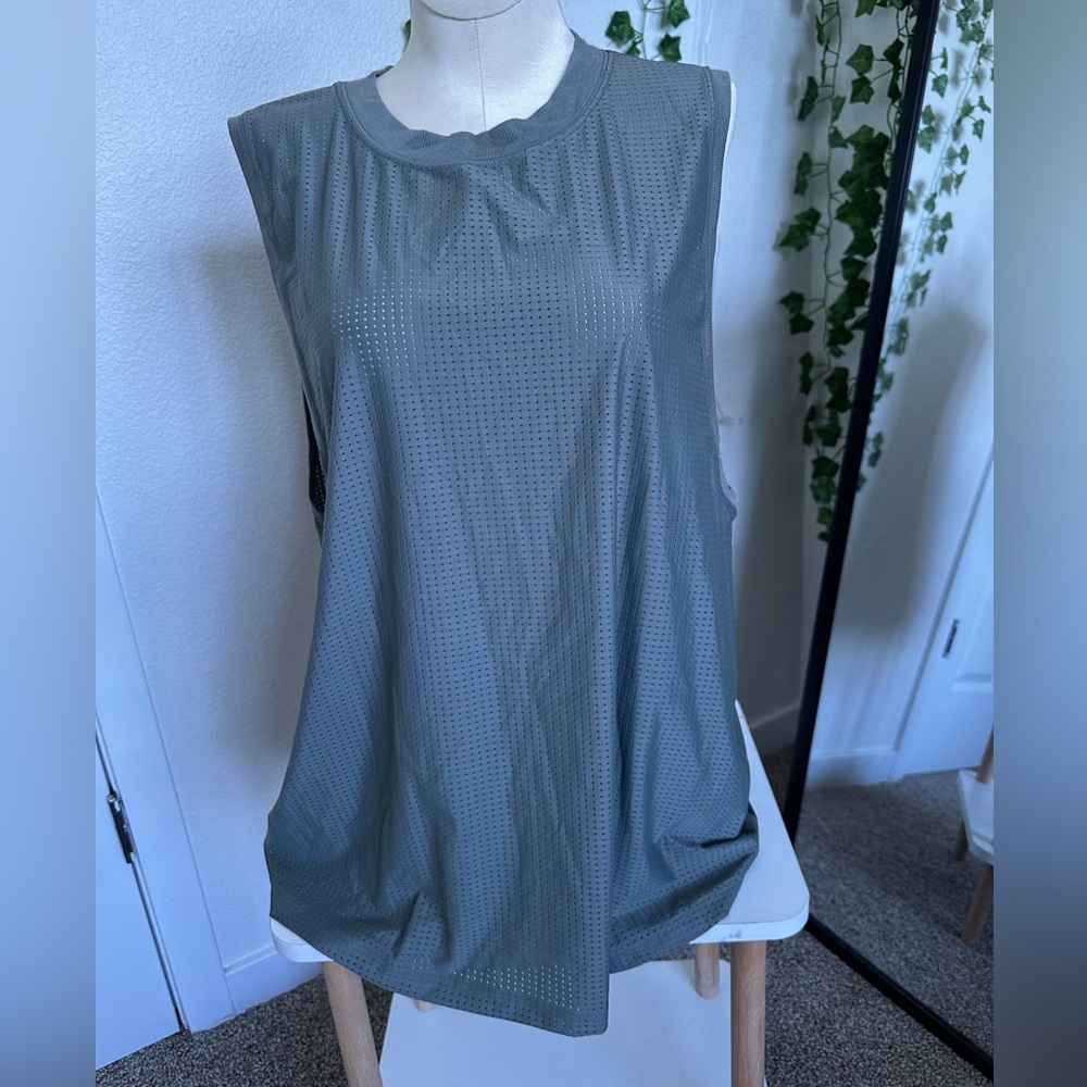 Lululemon unisex Gray Sleeveless Mesh Top med/large
